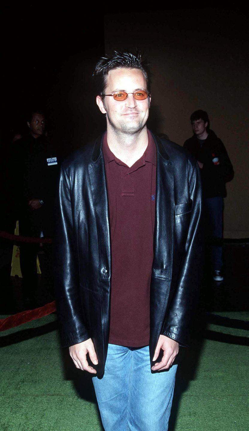 MATTHEW PERRY
American Actor
Attending the Los Angeles premiere of the film "How the Grinch Stole Christmas"
2000
JERZY DABROWSKI / OKO NA SWIAT
UPPA, the grinch, tf100, sunglasses, smiling, shades, matthew perry, matt perry, how the grinch stole christmas, full face, film premiere, dark glasses, born 1969, B55 076811, american, alone, actor, 3/4 length, 08.11.2000, (perry), (8mb)