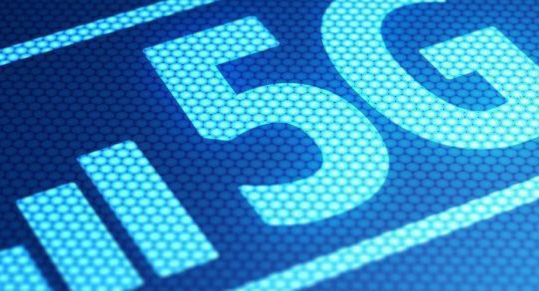 UKE zmienia warunki aukcji 5G, szybsza budowa stacji bazowych. Ministerstwo Cyfryzacji nie wyklucza Huawei z budowy infrastruktury