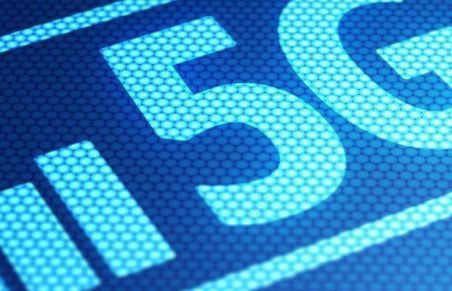 UKE zmienia warunki aukcji 5G, szybsza budowa stacji bazowych. Ministerstwo Cyfryzacji nie wyklucza Huawei z budowy infrastruktury