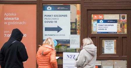 Szatnia w każdej aptece? Aptekarze: to niezgodne z konstytucją