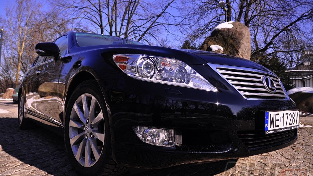 Lexus LS460 (Fot. Marcin Pogorzelski)