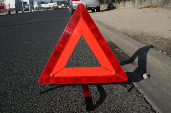 Zderzenie dwóch pojazdów na A4 w kierunku Krakowa. Zablokowany jeden pas ruchu