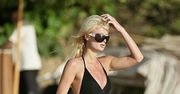 Elegancka Paris Hilton na plaży