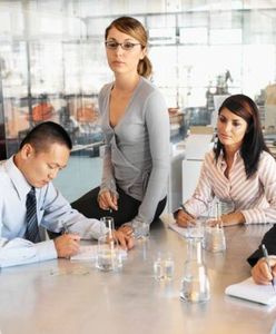 Jak pobudzają się szefowie?