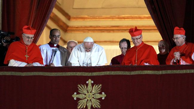 Nowo wybrany papież kardynał Jorge Mario Bergoglio z Argentyny