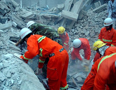 12 tys. osób zginęło w trzęsieniu ziemi