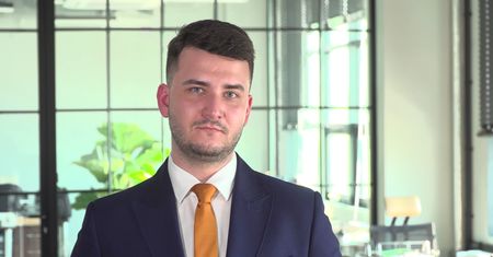Bartłomiej Misiewicz: Kiedyś na pewno się ożenię i założę rodzinę. W związku z pandemią mój ślub jednak zszedł na dalszy plan