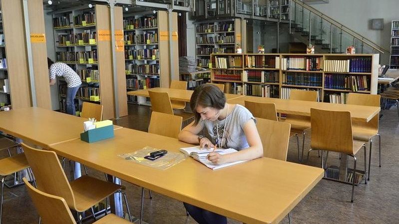 Najlepsze warunki do nauki podczas sesji są właśnie w bibliotece - mówi Ewa Gielniak