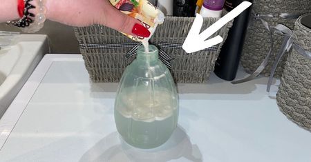 Czysta łazienka w kilka minut! 2 produkty z kuchni są skuteczniejsze niż sklepowa chemia