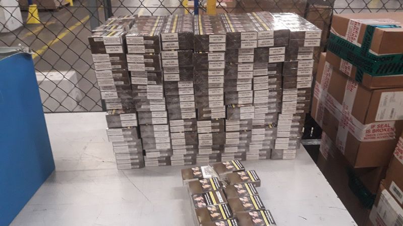 Te papierosy były schowane w niby-meblach 