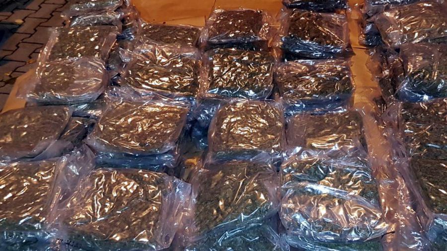 Policjantom z wydziału ds.  walki z przestępczością narkotykową udało się udaremnić przemyt ponad 57 kilogramów marihuany.
