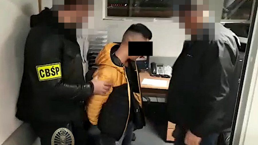 Dolnośląskie CBŚP zatrzymało 10 osób podejrzanych o przemyt ludzi.