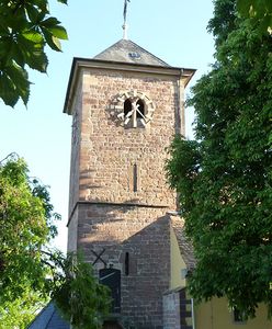 Spór o kościelny dzwon ze swastyką. Zdecydują politycy