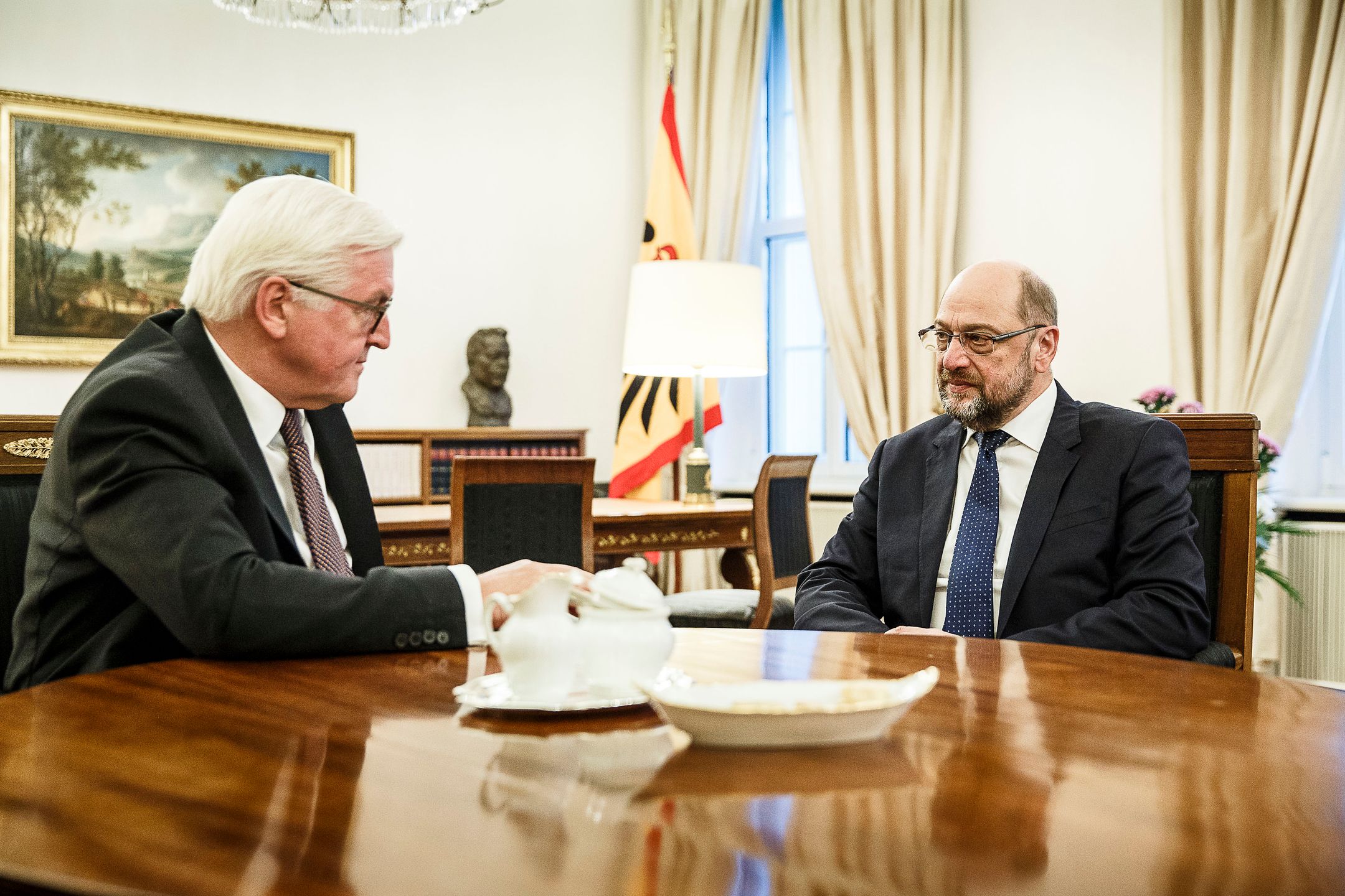 Prezydent Niemiec Frank-Walter Steinmeier przekonał lidera SPD Martina Schulza do rozmów z Merkel 