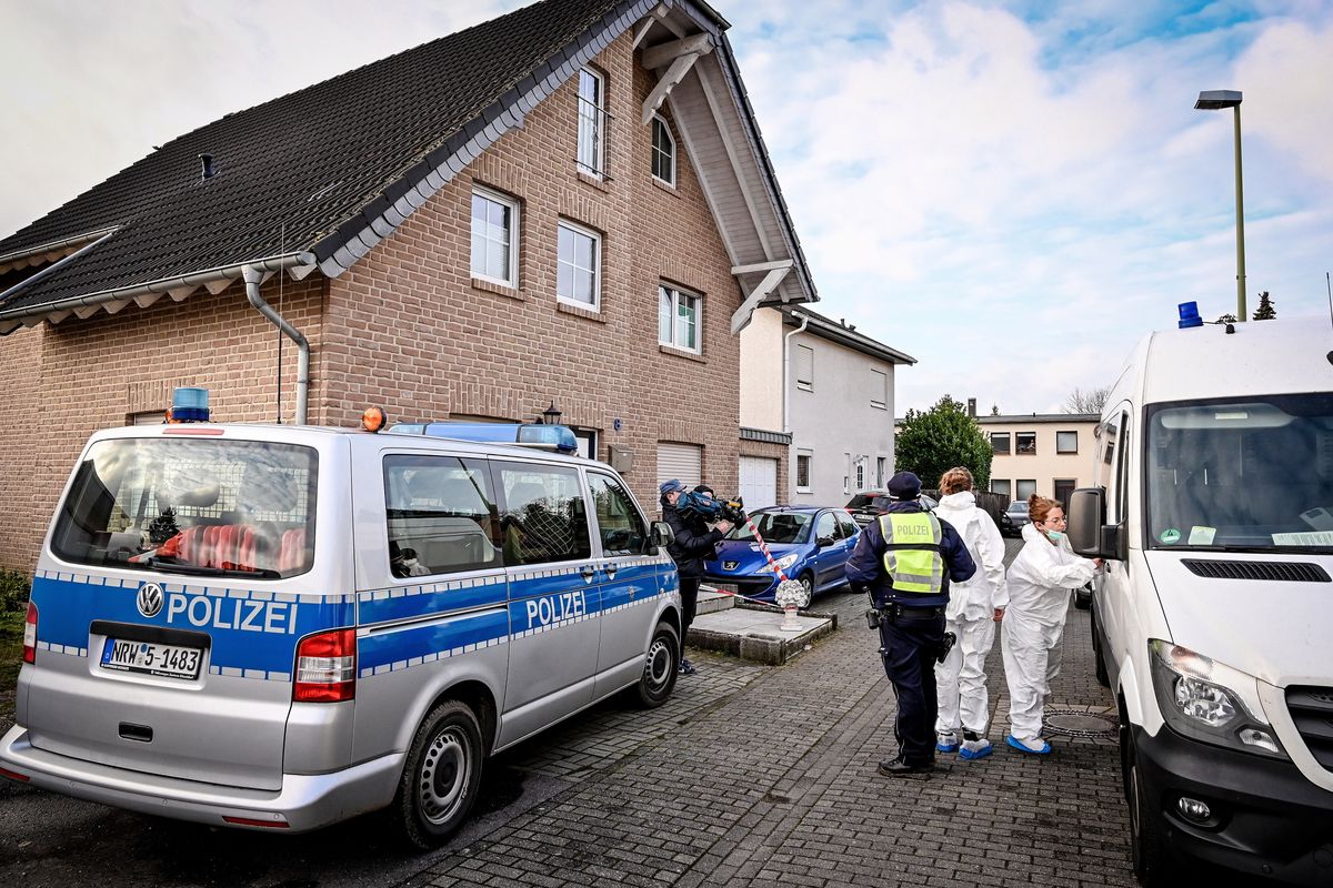 Niemcy. Wstrząsające odkrycie w domu pod Aachen. Na parterze znaleziono trzy zakrwawione ciała