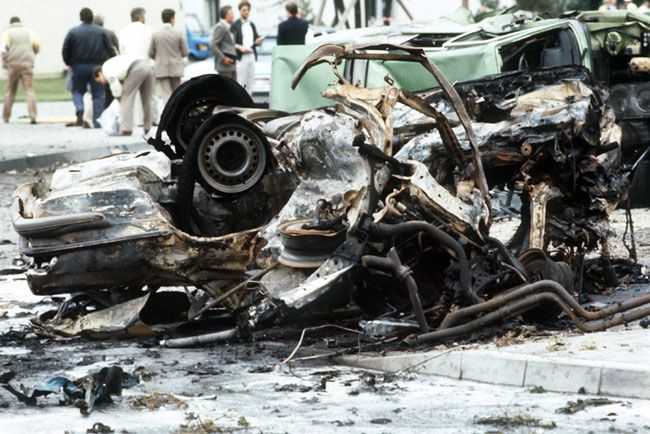 Zniszczony w wyniku wybuchu samochodu-pułapki na parkingu bazy lotniczej USA we Frankfurcie nad Menem w 1985 r. Federalna Prokuratura zakłada, że terrorysta z Frakcji Czerwonej Armii (RAF) jest odpowiedzialny za atak