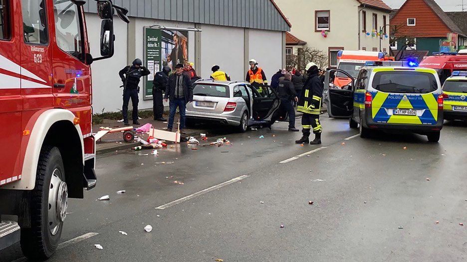 Niemcy. Samochód wjechał w tłum na paradzie w Volkmarsen. Są ranni
