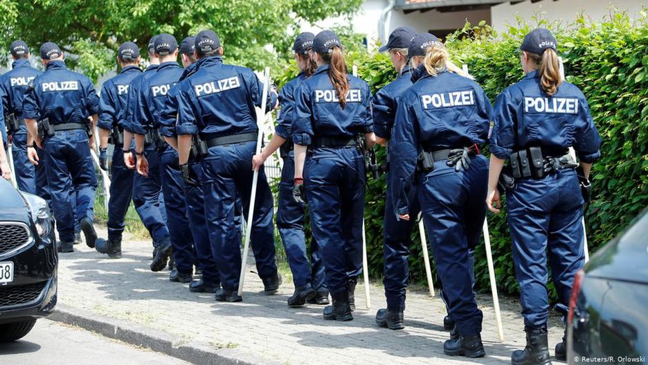 Policja bada ślady na miejscu zbrodni
