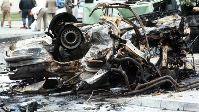 Zniszczony w wyniku wybuchu samochodu-pułapki na parkingu bazy lotniczej USA we Frankfurcie nad Menem w 1985 r. Federalna Prokuratura zakłada, że terrorysta z Frakcji Czerwonej Armii (RAF) jest odpowiedzialny za atak