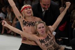 Nagie działaczki Femenu zakłóciły pokaz mody w Paryżu