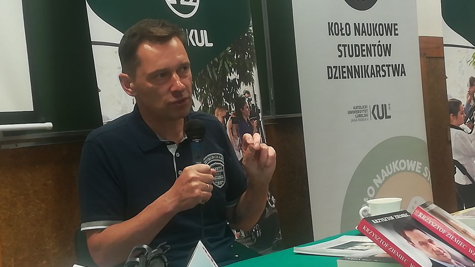 Krzysztof Ziemiec, prowadzący "Wiadomości", na spotkaniu ze studentami przekonywał, że niezależnego dziennikarstwa nie ma.