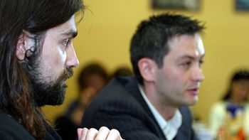 Szymon Niemiec z Międzynarodowego Stowarzyszenia Gejów i Lesbijek na rzecz kultury w Polsce i Robert Biedroń z Kampanii Przeciwko Homofobii