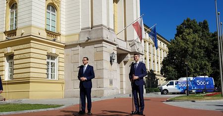 Morawiecki zainaugurował nowe 500+. "Zamieniliśmy złote karuzele VAT-owskie na ten wspaniały program"