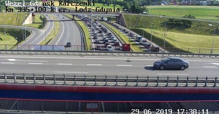 Trójmiasto: karambol na obwodnicy. Trzy osoby ranne, droga zakorkowana