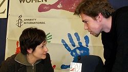 Inauguracja przez Amnesty International światowej kampanii przeciwko przemocy wobec kobiet