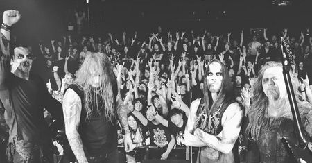 Nergal rozsypał prochy fana na scenie