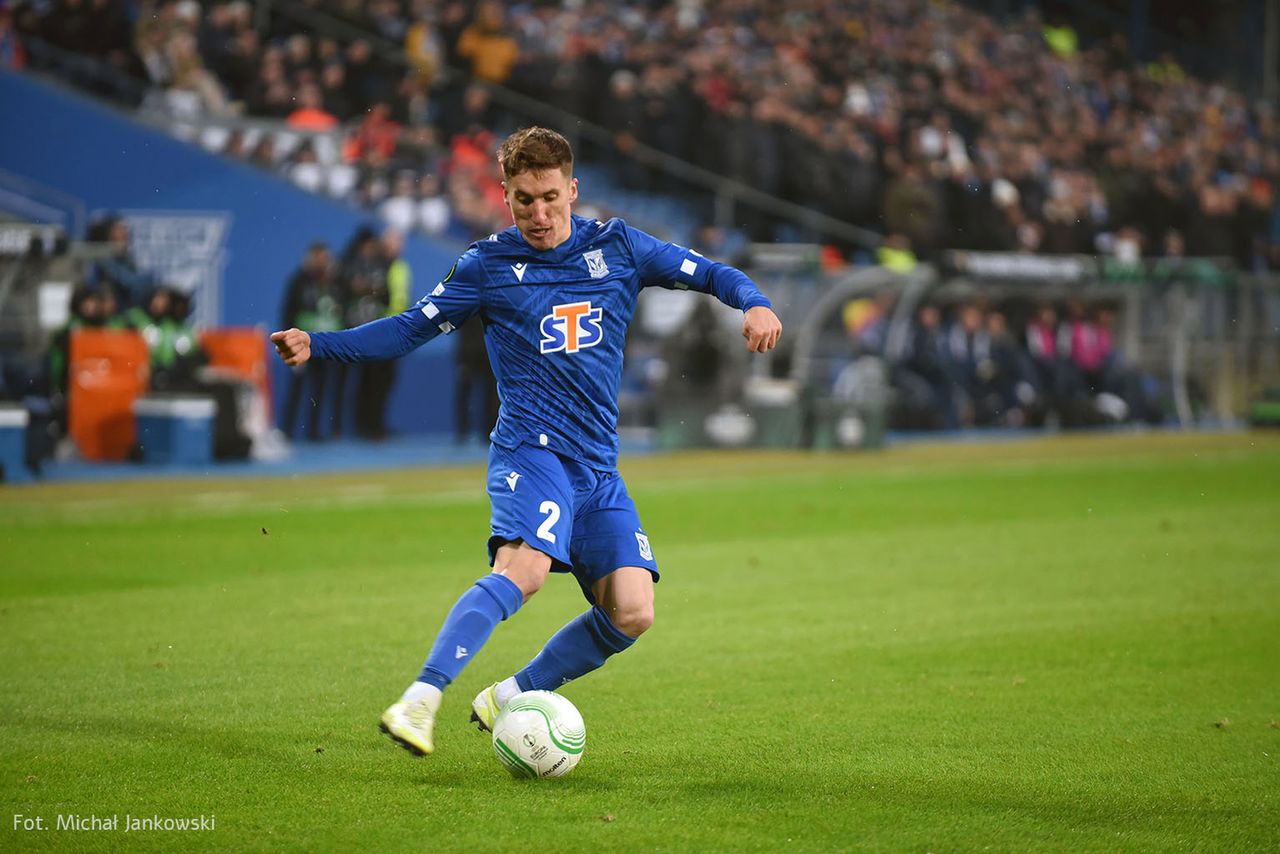 Lech Poznań zwyciężył 2:0 nad Wartą Poznań w emocjonujących derbach Poznania