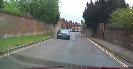 Bentleya można kupić, ale praw fizyki już nie. Wypadek drogowy nagrany rejestratorem