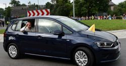 Papieskie auta sprzedane. Do czego posłużą nowym właścicielom?