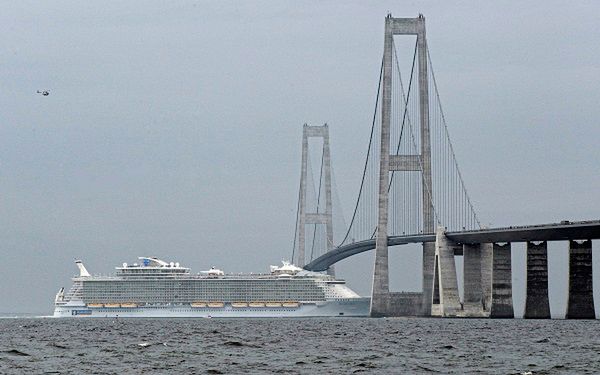 Oto największy statek pasażerski na świecie - Allure Of The Seas