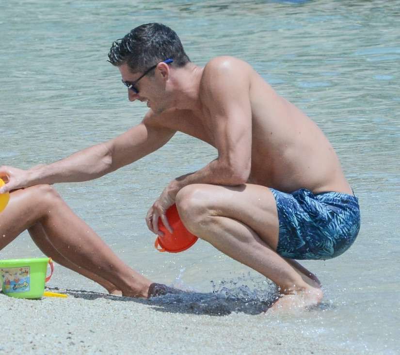 Anna Lewandowska i Robert Lewandowski z córką Klarą na wakacjach w Grecji
