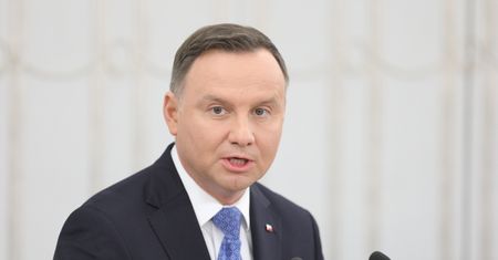 Zniesienie limitu 30-krotności to gigantyczne emerytury dla polityków. Prezydent jest przeciw