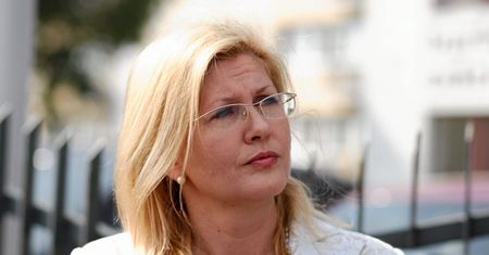 Drzwi wymazane kałem, groźby zgwałcenia i śmierci. Posłowie PiS boją się o życie