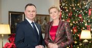 Para prezydencka składa świąteczne życzenia. Agata Duda zaszalała z garsonką!