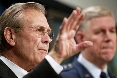 Rumsfeld: Pentagon bada skuteczność ataku na Saddama