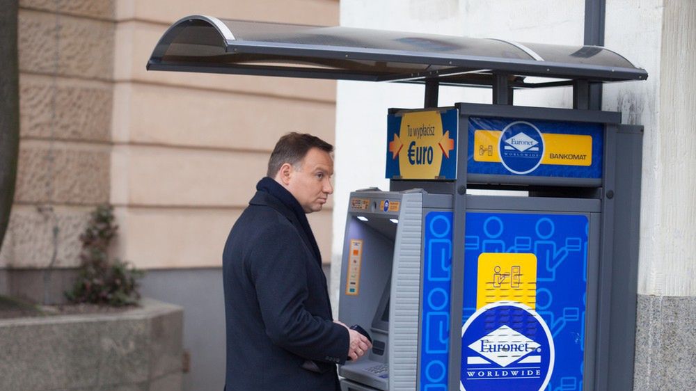 Prezydent też człowiek. On też może mieć kłopot z wypłatą gotówki lub korzystaniem z karty