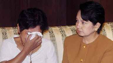 Filipińska prezydent pociesza żonę porwanego