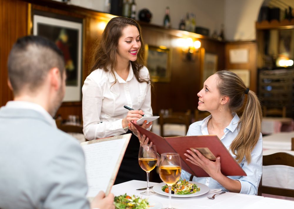 Wybieranie najtańszych pozycji w restauracjach