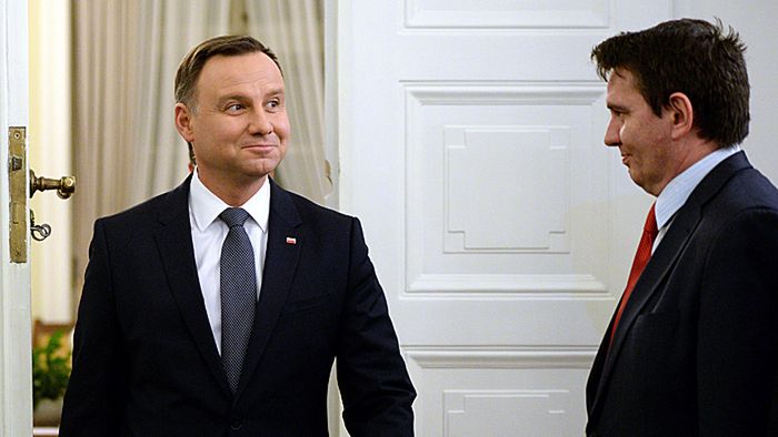 Bączek przypomniał, że "to szef SKW jest dysponentem materiałów do komisji weryfikacyjnej, a także dysponentem wszelkiej dokumentacji, w tym także aneksu"