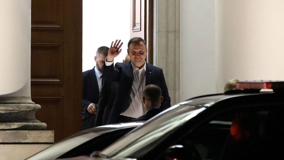 Prezydent Andrzej Duda opuszcza Belweder po spotkaniu z prezesem PiS