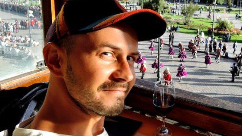 "Leżę oszołomiony. Tłumaczę sobie, że miałem urojenia, że to projekcje spowodowane strachem i oczekiwaniami" - pisze Robert Rient.