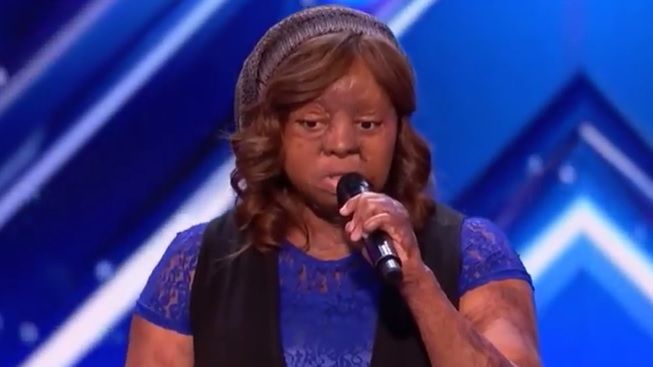 Kechi Okwuchi na scenie "Mam talent"