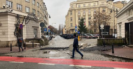 Warszawa. TIR uderzył w bramę przed Kancelarią Prezydenta