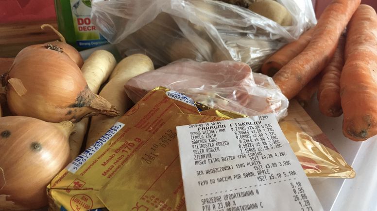Politycy PO-KO w akcji postawili na zestaw podstawowych produktów. Tak też zrobiła Krystyna Szumilas.