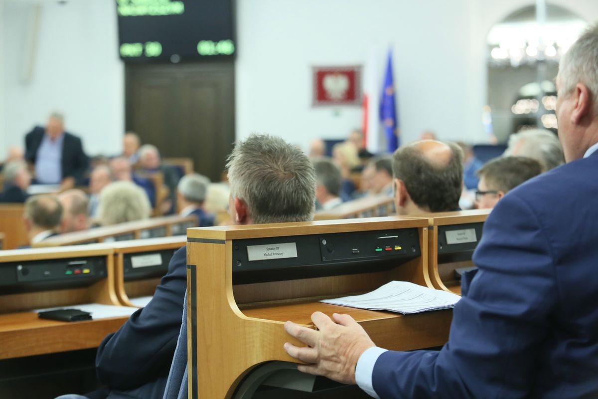 Senat przyjął bez poprawek ustawę o SN. Masowe protesty w całej Polsce