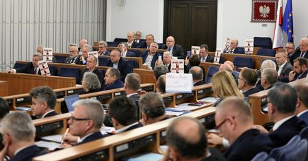 Senat przyjął ustawy o KRS i SN. Teraz trafią na biurko prezydenta